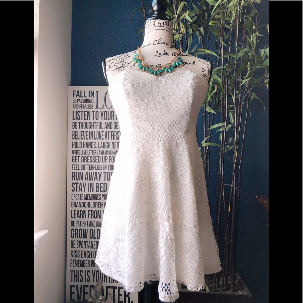 Forever21 Laced Strapless dress